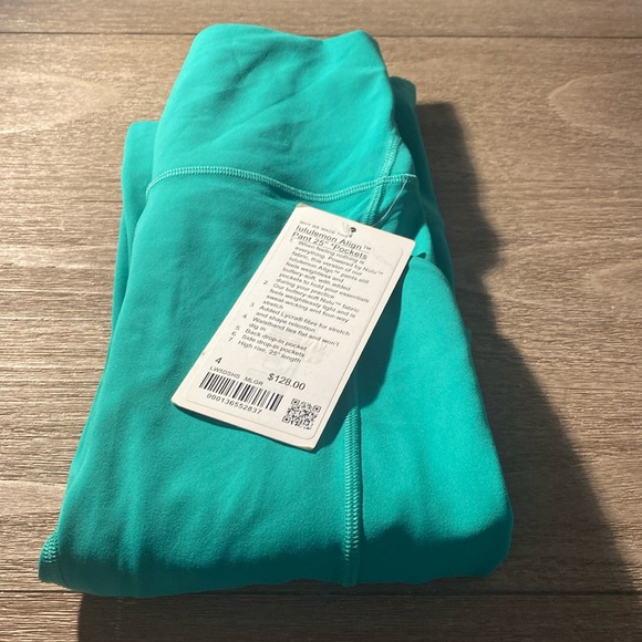 New with tags Lululemon Align 25” High Rise Leggings w/Pockets in Maldives Green - Picture 2 of 5
